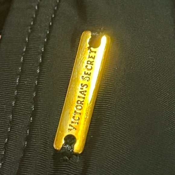 Victoria’s Secret bombshell swimsuit - Picture 8 of 9